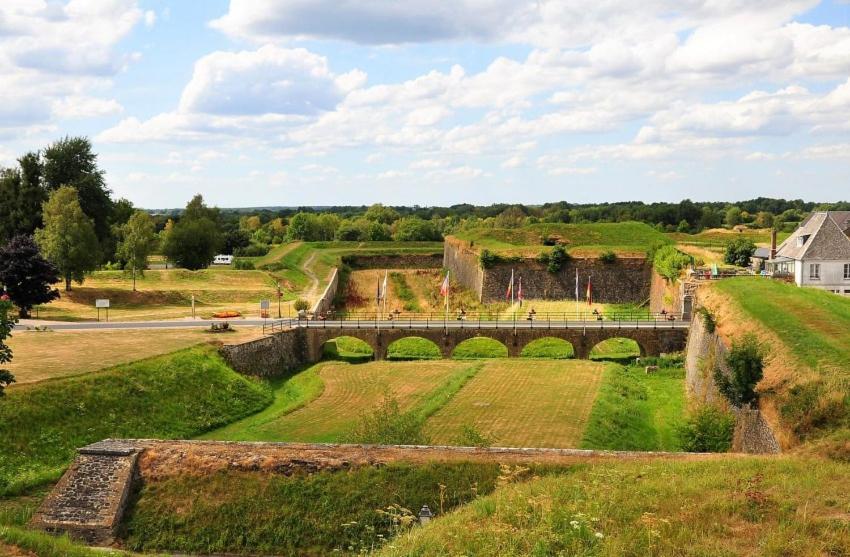 Апартаменты La Roche Du Roy Rocroi Экстерьер фото